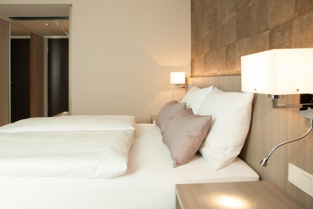 รีเลกซา โฮเทล มึนเชิน Hotel มิวนิก ภายนอก รูปภาพ